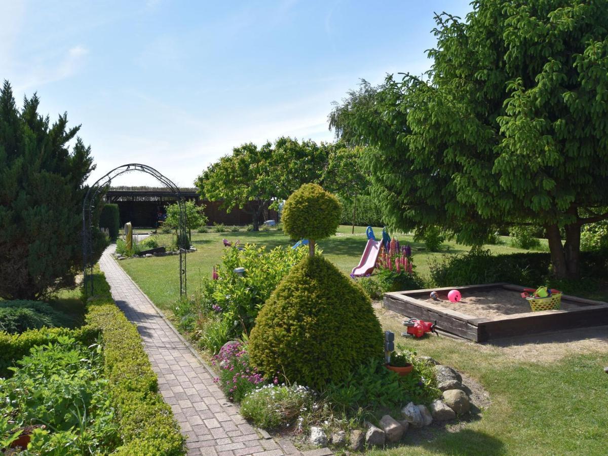 Apartment In Robertsdorf With Garden, Terrace, Barbecue Blowatz Номер фото
